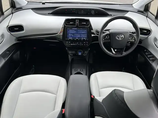 トヨタ プリウス S ツーリングセレクション 和歌山県 2019(平31)年 5.1万km ホワイトパールクリスタルシャイン 純正9インチメモリーナビ/フルセグ/バックカメラ/トヨタセーフティセンス/レーダークルーズコントロール/レーンキープアシスト/プリクラッシュセーフティ/ハイビームアシスト/インテリジェントパーキングアシスト/レザーシート/シートヒーター/LEDヘッドライト/プッシュスタート/ETC2.0/純正ドライブレコーダー/スマートキー/禁煙車/純正アルミホイール/革巻ハンドル