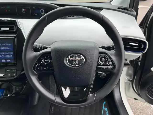 トヨタ プリウス S ツーリングセレクション 和歌山県 2019(平31)年 5.1万km ホワイトパールクリスタルシャイン 純正9インチメモリーナビ/フルセグ/バックカメラ/トヨタセーフティセンス/レーダークルーズコントロール/レーンキープアシスト/プリクラッシュセーフティ/ハイビームアシスト/インテリジェントパーキングアシスト/レザーシート/シートヒーター/LEDヘッドライト/プッシュスタート/ETC2.0/純正ドライブレコーダー/スマートキー/禁煙車/純正アルミホイール/革巻ハンドル