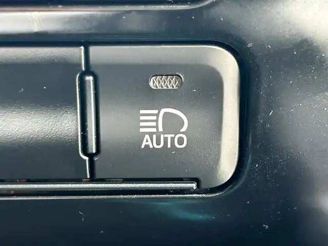 トヨタ プリウス S ツーリングセレクション 和歌山県 2019(平31)年 5.1万km ホワイトパールクリスタルシャイン 純正9インチメモリーナビ/フルセグ/バックカメラ/トヨタセーフティセンス/レーダークルーズコントロール/レーンキープアシスト/プリクラッシュセーフティ/ハイビームアシスト/インテリジェントパーキングアシスト/レザーシート/シートヒーター/LEDヘッドライト/プッシュスタート/ETC2.0/純正ドライブレコーダー/スマートキー/禁煙車/純正アルミホイール/革巻ハンドル
