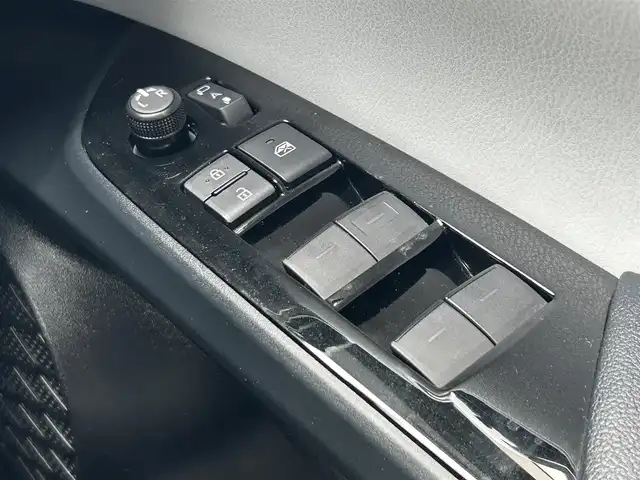 トヨタ プリウス S ツーリングセレクション 和歌山県 2019(平31)年 5.1万km ホワイトパールクリスタルシャイン 純正9インチメモリーナビ/フルセグ/バックカメラ/トヨタセーフティセンス/レーダークルーズコントロール/レーンキープアシスト/プリクラッシュセーフティ/ハイビームアシスト/インテリジェントパーキングアシスト/レザーシート/シートヒーター/LEDヘッドライト/プッシュスタート/ETC2.0/純正ドライブレコーダー/スマートキー/禁煙車/純正アルミホイール/革巻ハンドル