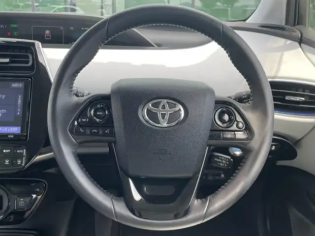 トヨタ プリウス S ツーリングセレクション 和歌山県 2019(平31)年 5.1万km ホワイトパールクリスタルシャイン 純正9インチメモリーナビ/フルセグ/バックカメラ/トヨタセーフティセンス/レーダークルーズコントロール/レーンキープアシスト/プリクラッシュセーフティ/ハイビームアシスト/インテリジェントパーキングアシスト/レザーシート/シートヒーター/LEDヘッドライト/プッシュスタート/ETC2.0/純正ドライブレコーダー/スマートキー/禁煙車/純正アルミホイール/革巻ハンドル