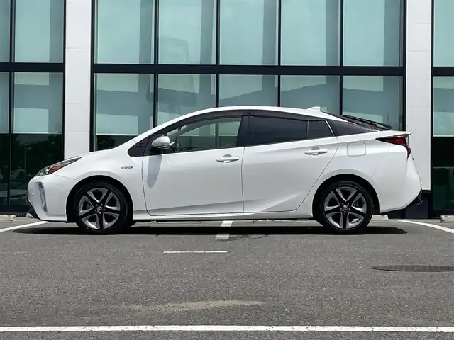トヨタ プリウス S ツーリングセレクション 和歌山県 2019(平31)年 5.1万km ホワイトパールクリスタルシャイン 純正9インチメモリーナビ/フルセグ/バックカメラ/トヨタセーフティセンス/レーダークルーズコントロール/レーンキープアシスト/プリクラッシュセーフティ/ハイビームアシスト/インテリジェントパーキングアシスト/レザーシート/シートヒーター/LEDヘッドライト/プッシュスタート/ETC2.0/純正ドライブレコーダー/スマートキー/禁煙車/純正アルミホイール/革巻ハンドル