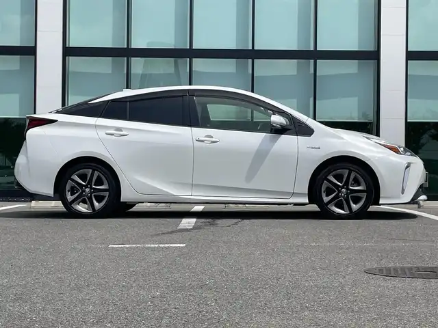 トヨタ プリウス S ツーリングセレクション 和歌山県 2019(平31)年 5.1万km ホワイトパールクリスタルシャイン 純正9インチメモリーナビ/フルセグ/バックカメラ/トヨタセーフティセンス/レーダークルーズコントロール/レーンキープアシスト/プリクラッシュセーフティ/ハイビームアシスト/インテリジェントパーキングアシスト/レザーシート/シートヒーター/LEDヘッドライト/プッシュスタート/ETC2.0/純正ドライブレコーダー/スマートキー/禁煙車/純正アルミホイール/革巻ハンドル
