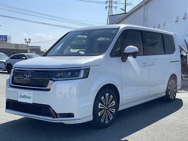 ホンダ ステップワゴン スパーダ eHEV プレミアムライン 三重県 2023(令5)年 4.6万km プラチナホワイトパール 禁煙車　/純正９型ナビ　/全周囲カメラ　/両側電動スライド　/ブラインドスポットモニター　/純正ドライブレコーダー　/電動リアゲート　/前席、２列目シートヒーター　/２列目オットマン　/ＵＳＢ、タイプＣ充電スポット/ステアリングスイッチ/TVキャンセラー/LEDヘッドライト/フォグランプ
