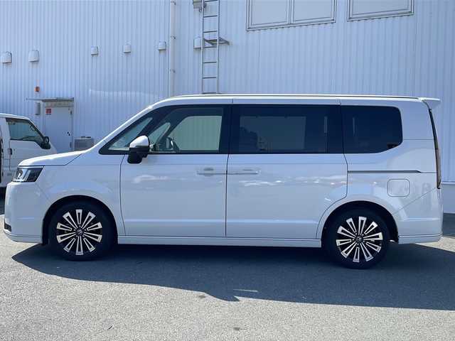 ホンダ ステップワゴン スパーダ eHEV プレミアムライン 三重県 2023(令5)年 4.6万km プラチナホワイトパール 禁煙車　/純正９型ナビ　/全周囲カメラ　/両側電動スライド　/ブラインドスポットモニター　/純正ドライブレコーダー　/電動リアゲート　/前席、２列目シートヒーター　/２列目オットマン　/ＵＳＢ、タイプＣ充電スポット/ステアリングスイッチ/TVキャンセラー/LEDヘッドライト/フォグランプ