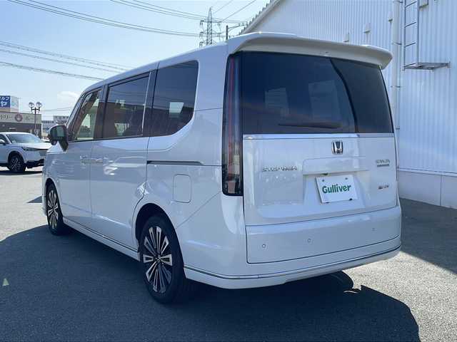 ホンダ ステップワゴン スパーダ eHEV プレミアムライン 三重県 2023(令5)年 4.6万km プラチナホワイトパール 禁煙車　/純正９型ナビ　/全周囲カメラ　/両側電動スライド　/ブラインドスポットモニター　/純正ドライブレコーダー　/電動リアゲート　/前席、２列目シートヒーター　/２列目オットマン　/ＵＳＢ、タイプＣ充電スポット/ステアリングスイッチ/TVキャンセラー/LEDヘッドライト/フォグランプ