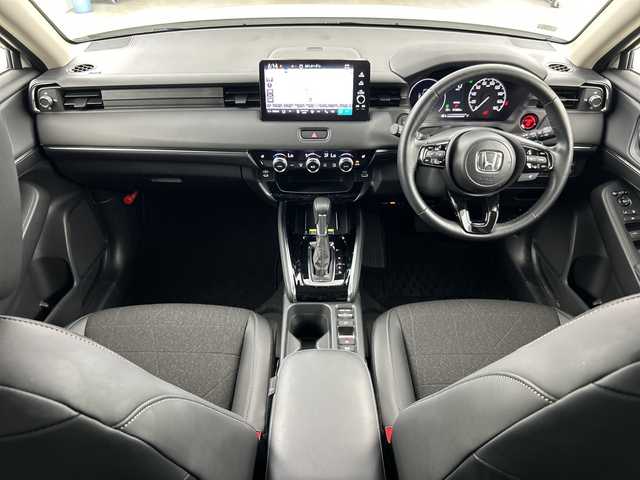 ホンダ ヴェゼル ハイブリッド e:HEV Z 愛知県 2024(令6)年 1.4万km プラチナホワイトパール 禁煙車/ワンオーナー/純正9インチナビ/（AM/FM/Bluetooth/フルセグTV）/バックカメラ/ワイヤレス充電/ホンダセンシング/・衝突軽減ブレーキ/・先行車発信お知らせ機能/・アダプティブクルーズコントロール/・ブラインドスポットモニター/・オートマチックハイビーム/前後コーナーセンサー/ETC2.0/シートヒーター/ハーフレザーシート/パドルシフト/ステアリングヒーター/パワーバックドア/スマートキー/スペアキー有/純正アルミホイール