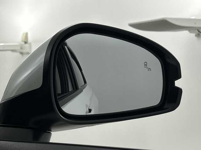 ホンダ ヴェゼル ハイブリッド e:HEV Z 愛知県 2024(令6)年 1.4万km プラチナホワイトパール 禁煙車/ワンオーナー/純正9インチナビ/（AM/FM/Bluetooth/フルセグTV）/バックカメラ/ワイヤレス充電/ホンダセンシング/・衝突軽減ブレーキ/・先行車発信お知らせ機能/・アダプティブクルーズコントロール/・ブラインドスポットモニター/・オートマチックハイビーム/前後コーナーセンサー/ETC2.0/シートヒーター/ハーフレザーシート/パドルシフト/ステアリングヒーター/パワーバックドア/スマートキー/スペアキー有/純正アルミホイール