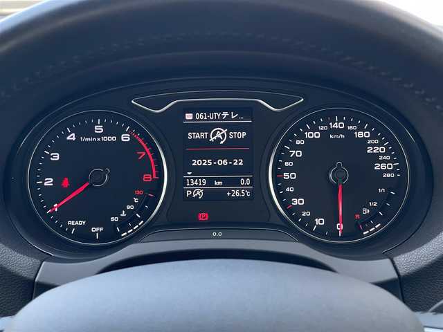 アウディ Ａ３ セダン 1．4 TFSI 山梨県 2016(平28)年 1.4万km グレイシアホワイトメタリック レザーパッケージ/LEDヘッドライトパッケージ/ACC/黒革/純正MMIナビ/バックカメラ/アウディプレセンス(衝突軽減ブレーキ)/フルセグTV/ETC(DSRC)/前席シートヒーター/前席パワーシート/オートライト/LEDヘッドライト/ライティングパッケージ/前後PDC