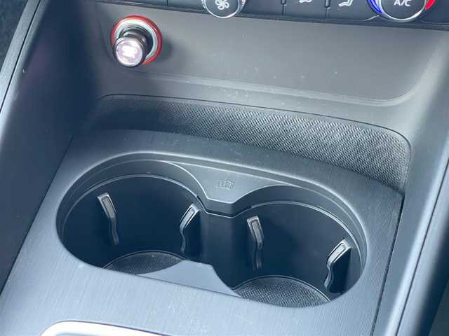 アウディ Ａ３ セダン 1．4 TFSI 山梨県 2016(平28)年 1.4万km グレイシアホワイトメタリック レザーパッケージ/LEDヘッドライトパッケージ/ACC/黒革/純正MMIナビ/バックカメラ/アウディプレセンス(衝突軽減ブレーキ)/フルセグTV/ETC(DSRC)/前席シートヒーター/前席パワーシート/オートライト/LEDヘッドライト/ライティングパッケージ/前後PDC