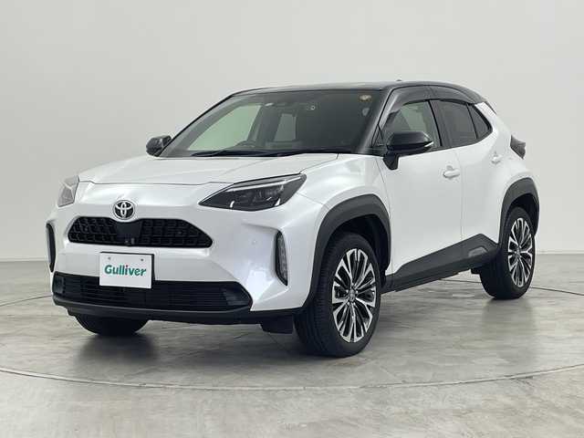 トヨタ ヤリスクロス Z 群馬県 2022(令4)年 1.4万km ブラックマイカ/プラチナホワイトパールマイカ 純正８型ナビ　全周囲カメラ　衝突被害軽減ブレーキ　アダプティブクルーズコントロール　レーンキープアシスト　ブラインドスポットモニター　シートヒーター　パワーシート　前後ドライブレコーダー　ＥＴＣ　禁煙