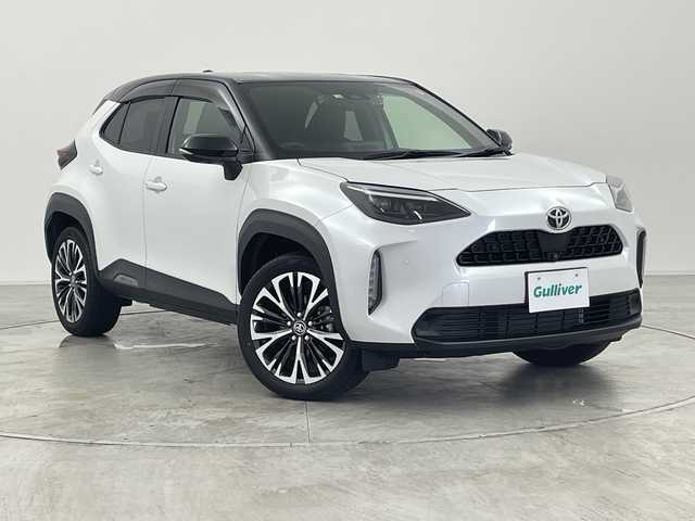 トヨタ ヤリスクロス Z 群馬県 2022(令4)年 1.4万km ブラックマイカ/プラチナホワイトパールマイカ 純正８型ナビ　全周囲カメラ　衝突被害軽減ブレーキ　アダプティブクルーズコントロール　レーンキープアシスト　ブラインドスポットモニター　シートヒーター　パワーシート　前後ドライブレコーダー　ＥＴＣ　禁煙