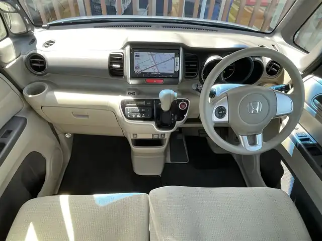 ホンダ Ｎ ＢＯＸ G Lパッケージ 鳥取県 2015(平27)年 8.2万km プレミアムホワイトパールⅡ (株)IDOMが運営する【じしゃロン鳥取店】の自社ローン専用車両になります。こちらは現金またはオートローンご利用時の価格です。自社ローンご希望の方は別途その旨お申付け下さい/４WD/純正ナビ/・ワンセグTV（走行中視聴不可）/・AM/FM/・CD/DVD/・Bluetooth接続/バックカメラ/片側パワースライドドア/前席シートヒーター/アイドリングストップ/ETC