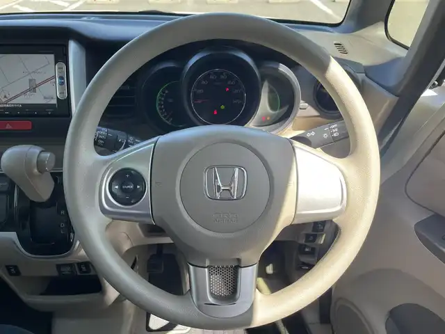 ホンダ Ｎ ＢＯＸ G Lパッケージ 鳥取県 2015(平27)年 8.2万km プレミアムホワイトパールⅡ (株)IDOMが運営する【じしゃロン鳥取店】の自社ローン専用車両になります。こちらは現金またはオートローンご利用時の価格です。自社ローンご希望の方は別途その旨お申付け下さい/４WD/純正ナビ/・ワンセグTV（走行中視聴不可）/・AM/FM/・CD/DVD/・Bluetooth接続/バックカメラ/片側パワースライドドア/前席シートヒーター/アイドリングストップ/ETC
