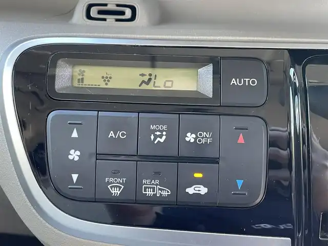 ホンダ Ｎ ＢＯＸ G Lパッケージ 鳥取県 2015(平27)年 8.2万km プレミアムホワイトパールⅡ (株)IDOMが運営する【じしゃロン鳥取店】の自社ローン専用車両になります。こちらは現金またはオートローンご利用時の価格です。自社ローンご希望の方は別途その旨お申付け下さい/４WD/純正ナビ/・ワンセグTV（走行中視聴不可）/・AM/FM/・CD/DVD/・Bluetooth接続/バックカメラ/片側パワースライドドア/前席シートヒーター/アイドリングストップ/ETC