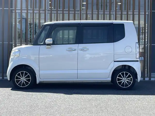 ホンダ Ｎ ＢＯＸ G Lパッケージ 鳥取県 2015(平27)年 8.2万km プレミアムホワイトパールⅡ (株)IDOMが運営する【じしゃロン鳥取店】の自社ローン専用車両になります。こちらは現金またはオートローンご利用時の価格です。自社ローンご希望の方は別途その旨お申付け下さい/４WD/純正ナビ/・ワンセグTV（走行中視聴不可）/・AM/FM/・CD/DVD/・Bluetooth接続/バックカメラ/片側パワースライドドア/前席シートヒーター/アイドリングストップ/ETC