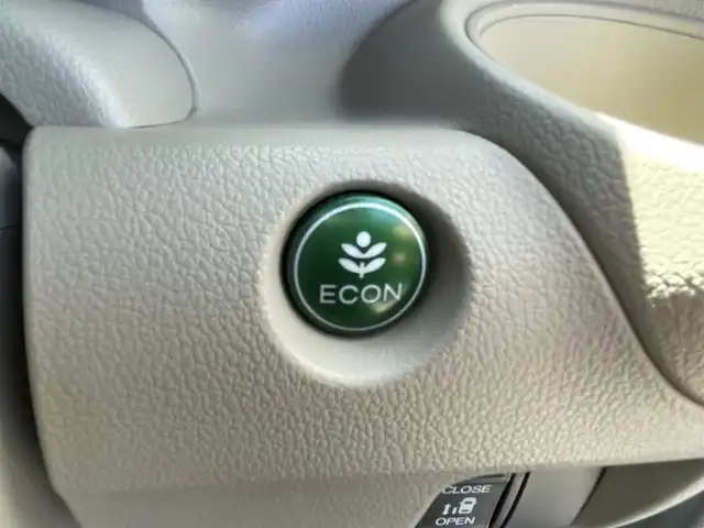 ホンダ Ｎ ＢＯＸ G Lパッケージ 鳥取県 2015(平27)年 8.2万km プレミアムホワイトパールⅡ (株)IDOMが運営する【じしゃロン鳥取店】の自社ローン専用車両になります。こちらは現金またはオートローンご利用時の価格です。自社ローンご希望の方は別途その旨お申付け下さい/４WD/純正ナビ/・ワンセグTV（走行中視聴不可）/・AM/FM/・CD/DVD/・Bluetooth接続/バックカメラ/片側パワースライドドア/前席シートヒーター/アイドリングストップ/ETC