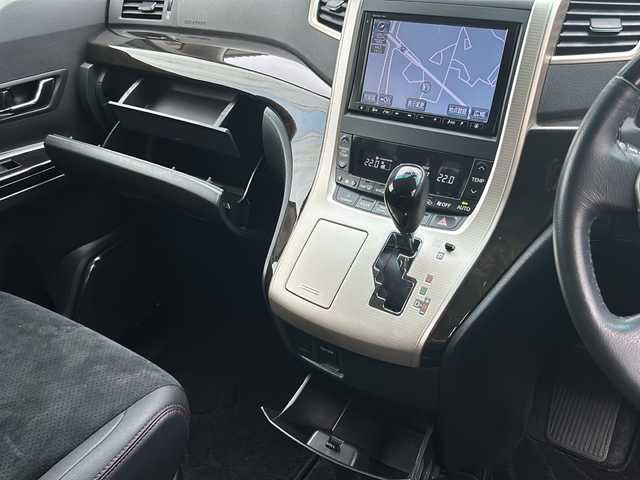 トヨタ ヴェルファイア 2．4Z ゴールデンアイズ 埼玉県 2013(平25)年 11.8万km ホワイトパールクリスタルシャイン (株)IDOMが運営する【じしゃロン熊谷店】の自社ローン専用車両になりますこちらは現金またはオートローンご利用時の価格です。自社ローンご希望の方は別途その旨お申付け下さい/純正ナビ　NHZH-X61G/（ワンセグTV/Bluetooth/CD/DVD/AM/FM）/ETC/バックカメラ/両側パワースライドドア/ドライブレコーダー　ZDR045/クルーズコントロール/パワーバックドア/フォグランプ/プッシュスタート/スマートキー