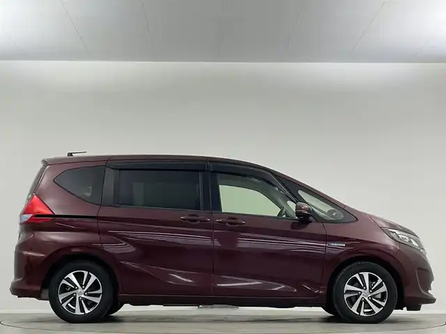 ホンダ フリード＋ ハイブリット EX 埼玉県 2017(平29)年 7万km プレミアムディープロッソパール 純正ナビ　Ｂｌｕｅｔｏｏｔｈ　フルセグＴＶ　バックカメラ　前後ドライブレコーダー　両側電動ドア　レーダークルーズコントロール　シートヒーター　衝突被害軽減システム　ＥＴＣ　禁煙車