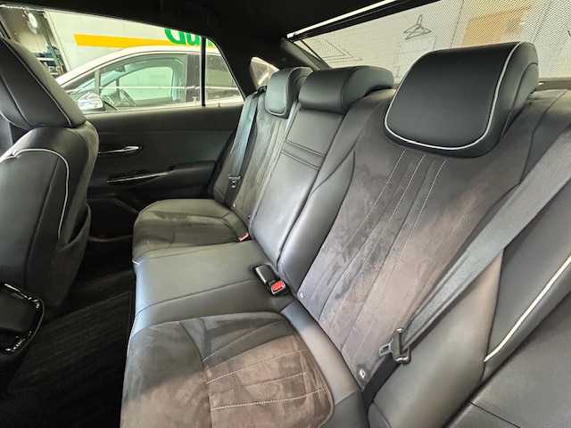 トヨタ クラウン ハイブリッド RS アドバンス 宮城県 2018(平30)年 6万km ホワイトパールクリスタルシャイン ワンオーナー/純正ナビ/・フルセグTV/Miracast/SD/BT/USB/バックカメラ/ハーフレザーシート/前席パワーシート/前席シートヒーター/ステアリングヒーター/トヨタセーフティーセンス/ブラインドスポットモニター/HUD/LEDヘッドライト/純正18インチアルミ＆ノーマルタイヤ/純正18インチアルミ＆スタッドレス積込/電動リアサンシェード/ビルトインETC/プッシュスタート/スマートキー/保証書、取扱説明書