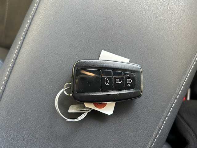 トヨタ クラウン ハイブリッド RS アドバンス 宮城県 2018(平30)年 6万km ホワイトパールクリスタルシャイン ワンオーナー/純正ナビ/・フルセグTV/Miracast/SD/BT/USB/バックカメラ/ハーフレザーシート/前席パワーシート/前席シートヒーター/ステアリングヒーター/トヨタセーフティーセンス/ブラインドスポットモニター/HUD/LEDヘッドライト/純正18インチアルミ＆ノーマルタイヤ/純正18インチアルミ＆スタッドレス積込/電動リアサンシェード/ビルトインETC/プッシュスタート/スマートキー/保証書、取扱説明書