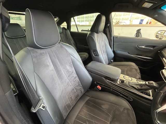 トヨタ クラウン ハイブリッド RS アドバンス 宮城県 2018(平30)年 6万km ホワイトパールクリスタルシャイン ワンオーナー/純正ナビ/・フルセグTV/Miracast/SD/BT/USB/バックカメラ/ハーフレザーシート/前席パワーシート/前席シートヒーター/ステアリングヒーター/トヨタセーフティーセンス/ブラインドスポットモニター/HUD/LEDヘッドライト/純正18インチアルミ＆ノーマルタイヤ/純正18インチアルミ＆スタッドレス積込/電動リアサンシェード/ビルトインETC/プッシュスタート/スマートキー/保証書、取扱説明書