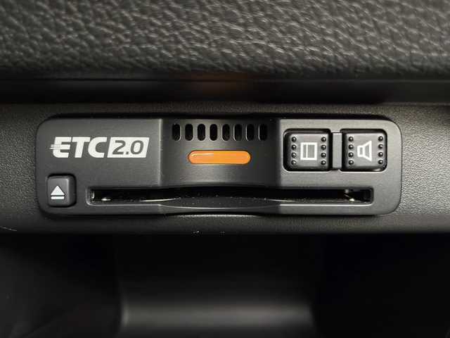 ホンダ ＣＲ－Ｖ ハイブリッド e:HEV EX 愛知県 2022(令4)年 0.7万km プラチナホワイトパール ワンオーナー/純正SDナビ/フルセグTV・Bluetooth・CD・DVD・USB/バックカメラ/ホンダセンシング/・CMBS/・ACC/・先行車発進お知らせ/・路外逸脱抑制/・レーンキープアシスト/・BSM/・標識認識機能/パドルシフト/クリアランスソナー/前席シートヒーター/D席メモリ機能付きパワーシート/ステアリングヒーター/ハーフレザーシート（黒）/純正前後ドライブレコーダー/LEDヘッドライト/フォグライト/シーケンシャルターンシグナルライト/オートライト/オートハイビーム/ビルトインETC/純正フロアマット/純正ドアバイザー/保証書/ディーラー点検記録簿(1ヶ月・6ヶ月・R4・R5・R6)/取扱説明書/スマートスペアキー