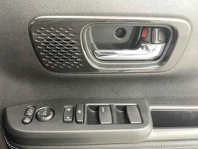 ホンダ Ｎ ＢＯＸ カスタム ターボ コーディネートS 熊本県 2024(令6)年 1.2万km パール ワンオーナー　/禁煙車　/純正9インチナビ（ＣＤ・ＤＶＤ・フルセグ・ＢＴ・ＳＤ・ＡｐｐｌＣａｒＰｌａｙ・AndroidAuto・ipod）/バックカメラ　/純正前後ドライブレコーダー　/ビルトインＥＴＣ　/ホンダセンシング/・衝突軽減ブレーキ/・急アクセル抑制機能/・誤発進制御機能/・近距離衝突軽減ブレーキ/・歩行者事故低減ステアリング/・路外逸脱抑制機能/・アダブティブクルーズコントロール/横滑り防止/アイドリングストップ/前後クリアランスソナー　/両側パワースライドドア/前席シートヒーター/純正フロアマット/純正１５インチAW/オートライト/LEDヘッドライト/フォグランプ/スマートキー/プッシュスタート/スペアキー1本/保証書/取扱説明書