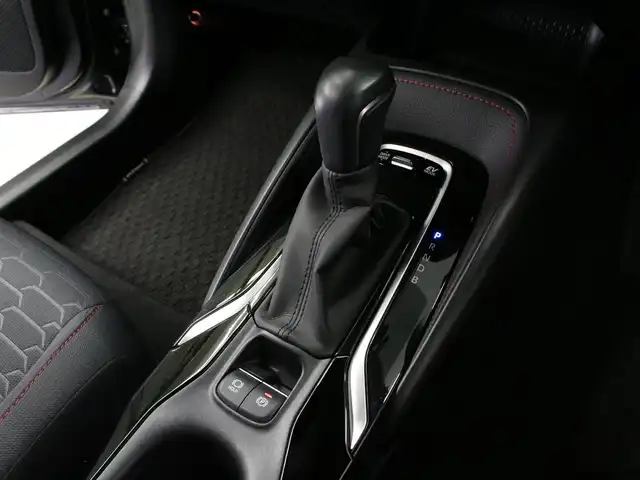 トヨタ カローラ スポーツ ハイブリッドG Z 三重県 2018(平30)年 4.5万km アティチュードブラックマイカ モデリスタ フロントスポイラー/モデリスタ サイドスカート/モデリスタ リヤスパッツ/モデリスタ ヘッドライトガーニッシュ/モデリスタ バックドアガーニッシュ/純正リアスポイラー/セーフティセンス/純正9インチメモリナビ・地デジTV/・DVD/CD/・Bluetooth/バックカメラ/インテリジェントクリアランスソナー/レーダークルーズコントロール/レーントレーシングアラート/ブラインドスポットモニター/ユピテルドライブレコーダー/ビルトインETC/純正18インチ5本ツインスポークアルミホイール/丸型1灯式LEDヘッドランプ/LEDデイライト/・オートライト/オートマチックハイビーム/LEDフォグランプ/プッシュエンジンスタート/スマートキー/新車時保証書/取扱説明書