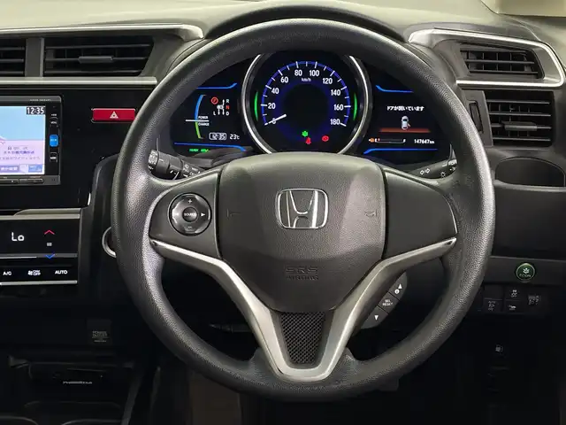 ホンダ フィット ハイブリット Fパッケージ 鹿児島県 2016(平28)年 14.8万km プレミアムホワイトパールⅡ 純正メモリナビ/(BT/CD/DVD/AM/FM/フルセグTV)/バックカメラ/ステアリングスイッチ/ETC/電動格納ミラー/純正フロアマット/純正ドアバイザー/パワーウィンドウ/パワーステアリング/保証書/取扱説明書