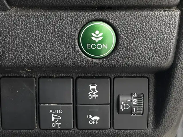 ホンダ フィット ハイブリット Fパッケージ 鹿児島県 2016(平28)年 14.8万km プレミアムホワイトパールⅡ 純正メモリナビ/(BT/CD/DVD/AM/FM/フルセグTV)/バックカメラ/ステアリングスイッチ/ETC/電動格納ミラー/純正フロアマット/純正ドアバイザー/パワーウィンドウ/パワーステアリング/保証書/取扱説明書