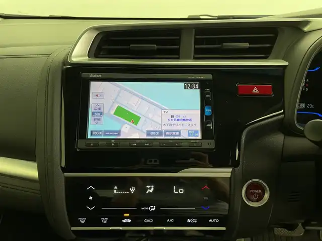 ホンダ フィット ハイブリット Fパッケージ 鹿児島県 2016(平28)年 14.8万km プレミアムホワイトパールⅡ 純正メモリナビ/(BT/CD/DVD/AM/FM/フルセグTV)/バックカメラ/ステアリングスイッチ/ETC/電動格納ミラー/純正フロアマット/純正ドアバイザー/パワーウィンドウ/パワーステアリング/保証書/取扱説明書