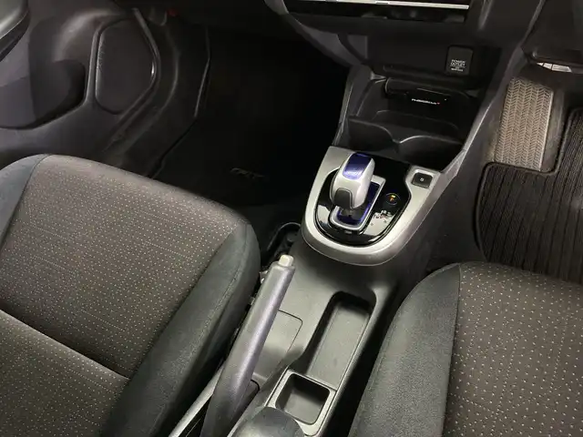 ホンダ フィット ハイブリット Fパッケージ 鹿児島県 2016(平28)年 14.8万km プレミアムホワイトパールⅡ 純正メモリナビ/(BT/CD/DVD/AM/FM/フルセグTV)/バックカメラ/ステアリングスイッチ/ETC/電動格納ミラー/純正フロアマット/純正ドアバイザー/パワーウィンドウ/パワーステアリング/保証書/取扱説明書