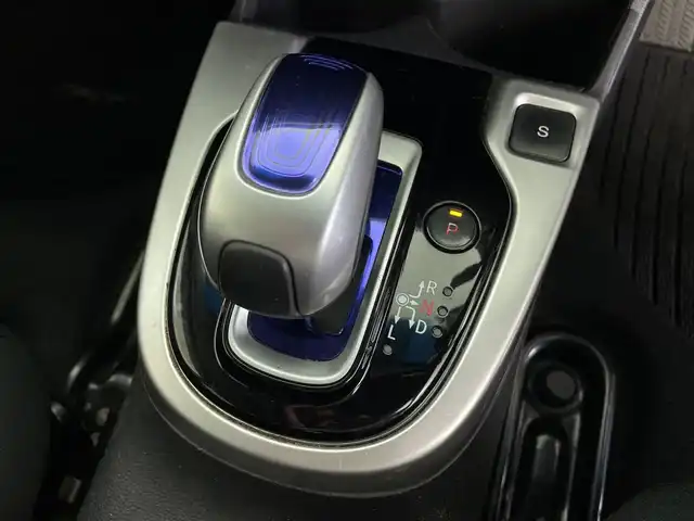 ホンダ フィット ハイブリット Fパッケージ 鹿児島県 2016(平28)年 14.8万km プレミアムホワイトパールⅡ 純正メモリナビ/(BT/CD/DVD/AM/FM/フルセグTV)/バックカメラ/ステアリングスイッチ/ETC/電動格納ミラー/純正フロアマット/純正ドアバイザー/パワーウィンドウ/パワーステアリング/保証書/取扱説明書