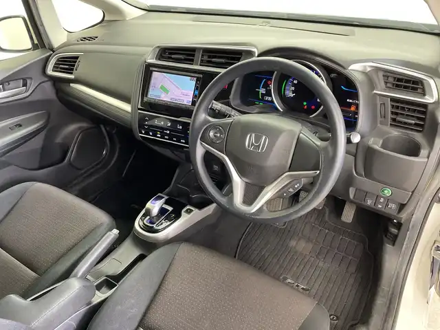 ホンダ フィット ハイブリット Fパッケージ 鹿児島県 2016(平28)年 14.8万km プレミアムホワイトパールⅡ 純正メモリナビ/(BT/CD/DVD/AM/FM/フルセグTV)/バックカメラ/ステアリングスイッチ/ETC/電動格納ミラー/純正フロアマット/純正ドアバイザー/パワーウィンドウ/パワーステアリング/保証書/取扱説明書