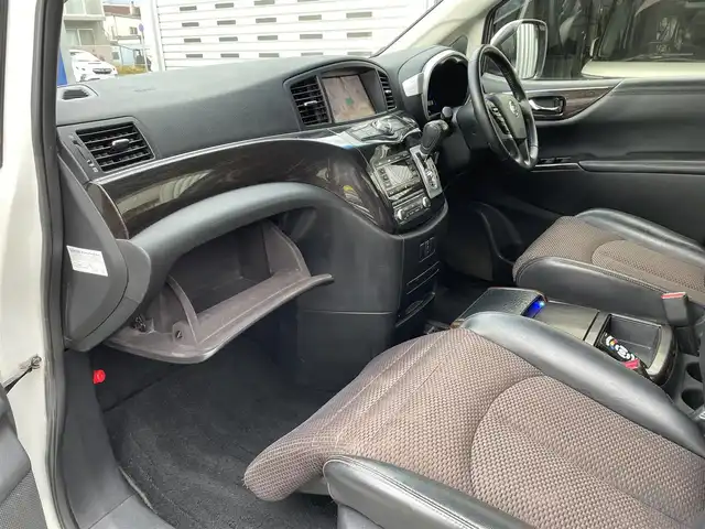 日産 エルグランド 250ハイウェイスター 道央・札幌 2013(平25)年 10.9万km ブリリアントホワイトパール (株)IDOMが運営する【じしゃロン札幌豊平店】の自社ローン専用車両になりますこちらは現金またはオートローンご利用時の価格です。自社ローンご希望の方は別途その旨お申付け下さい/プッシュスタート/ハーフレザーシート/純正ナビ・TV/全周囲モニター/パワースライドドア/社外フリップダウンモニター/ETC