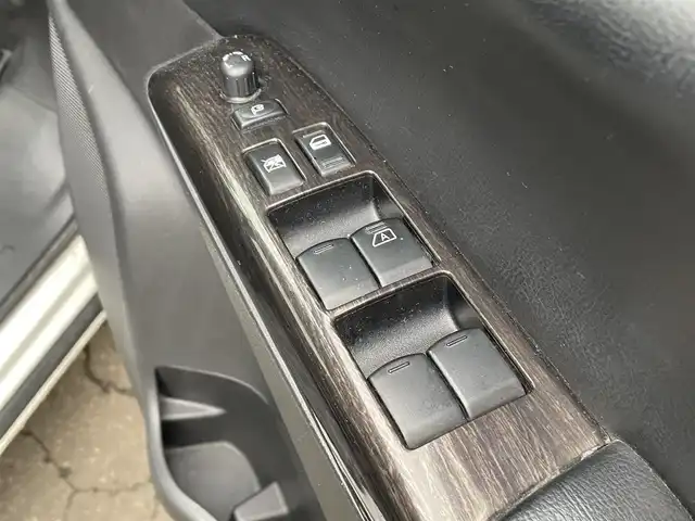 日産 エルグランド 250ハイウェイスター 道央・札幌 2013(平25)年 10.9万km ブリリアントホワイトパール (株)IDOMが運営する【じしゃロン札幌豊平店】の自社ローン専用車両になりますこちらは現金またはオートローンご利用時の価格です。自社ローンご希望の方は別途その旨お申付け下さい/プッシュスタート/ハーフレザーシート/純正ナビ・TV/全周囲モニター/パワースライドドア/社外フリップダウンモニター/ETC