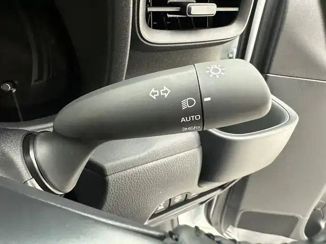 トヨタ シエンタ ハイブリッド Z 兵庫県 2025(令7)年 0.1千km プラチナホワイトパールマイカ 登録済未使用車/１０．５インチ純正メモリナビ/（FM/AM、BT、フルセグ）/全方位カメラ/バックカメラ/両側パワースライドドア/追従式クルーズコントロール/電動格納ミラー/ウィンカーミラー/電動パーキング/オートブレーキホールド/ＢＳＭ/ＥＴＣ２．０/革巻きステアリング/プッシュスタート/スマートキー×２/LEDヘッドライト/オートライト/オートハイビーム