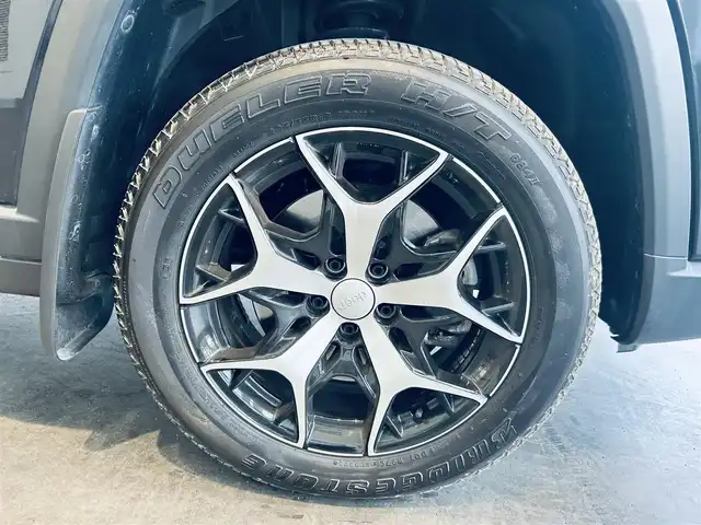 クライスラー・ジープ ジープ コマンダー リミテッド 大阪府 2024(令6)年 0.9万km 黒 ACC/純正ナビ/TV/360度カメラ/applecarplay/純正18インチAW/LEDヘッドライト/電動リアゲート/ブラインドスポット/クリアランスソナー/黒革/パワーシート/Dシートメモリ/シートヒーター/ステアリングヒーター/ルーフレール