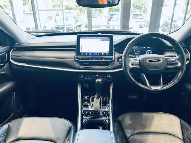 クライスラー・ジープ ジープ コマンダー リミテッド 大阪府 2024(令6)年 0.9万km 黒 ACC/純正ナビ/TV/360度カメラ/applecarplay/純正18インチAW/LEDヘッドライト/電動リアゲート/ブラインドスポット/クリアランスソナー/黒革/パワーシート/Dシートメモリ/シートヒーター/ステアリングヒーター/ルーフレール