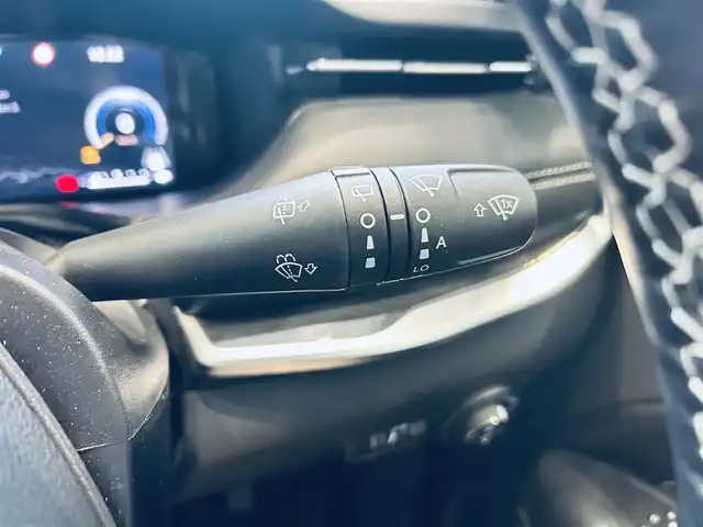 クライスラー・ジープ ジープ コマンダー リミテッド 大阪府 2024(令6)年 0.9万km 黒 ACC/純正ナビ/TV/360度カメラ/applecarplay/純正18インチAW/LEDヘッドライト/電動リアゲート/ブラインドスポット/クリアランスソナー/黒革/パワーシート/Dシートメモリ/シートヒーター/ステアリングヒーター/ルーフレール