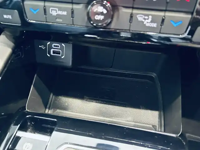 クライスラー・ジープ ジープ コマンダー リミテッド 大阪府 2024(令6)年 0.9万km 黒 ACC/純正ナビ/TV/360度カメラ/applecarplay/純正18インチAW/LEDヘッドライト/電動リアゲート/ブラインドスポット/クリアランスソナー/黒革/パワーシート/Dシートメモリ/シートヒーター/ステアリングヒーター/ルーフレール