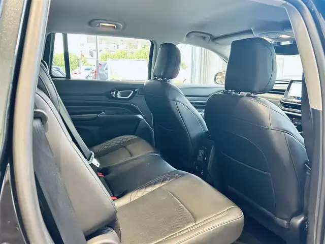 クライスラー・ジープ ジープ コマンダー リミテッド 大阪府 2024(令6)年 0.9万km 黒 ACC/純正ナビ/TV/360度カメラ/applecarplay/純正18インチAW/LEDヘッドライト/電動リアゲート/ブラインドスポット/クリアランスソナー/黒革/パワーシート/Dシートメモリ/シートヒーター/ステアリングヒーター/ルーフレール