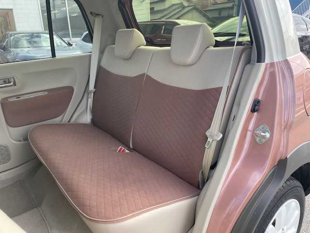 スズキ ラパン X 三重県 2023(令5)年 1万km テラコッタピンクメタリック/ソフトベージュ 2トーン メーカーオプション/・ソフトベージュルーフ/・ソフトベージュドアミラー/セーフティサポート/・デュアルカメラブレーキサポート/・誤発進抑制機能/・車線逸脱警報機能/・ふらつき警報機能/・先行車発進お知らせ機能/・後退時ブレーキサポート/・標識認識機能/・リアパーキングセンサー/・ハイビームアシスト/アイドリングストップシステム/エネチャージ/1オーナー/純正ディスプレイオーディオ/【Bluetooth/USB/スマホ連携】/バックカメラ/前後ドライブレコーダー/D/N席シートヒーター/オートライト/LEDヘッドランプ/155/65R14インチ純正AW/プッシュスタート/スマートキー/スペアキー/純正フロアマット