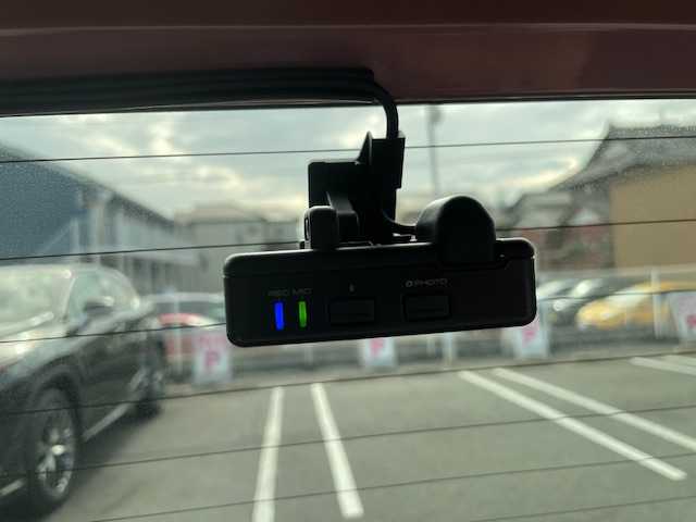 スズキ ラパン X 三重県 2023(令5)年 1万km テラコッタピンクメタリック/ソフトベージュ 2トーン メーカーオプション/・ソフトベージュルーフ/・ソフトベージュドアミラー/セーフティサポート/・デュアルカメラブレーキサポート/・誤発進抑制機能/・車線逸脱警報機能/・ふらつき警報機能/・先行車発進お知らせ機能/・後退時ブレーキサポート/・標識認識機能/・リアパーキングセンサー/・ハイビームアシスト/アイドリングストップシステム/エネチャージ/1オーナー/純正ディスプレイオーディオ/【Bluetooth/USB/スマホ連携】/バックカメラ/前後ドライブレコーダー/D/N席シートヒーター/オートライト/LEDヘッドランプ/155/65R14インチ純正AW/プッシュスタート/スマートキー/スペアキー/純正フロアマット