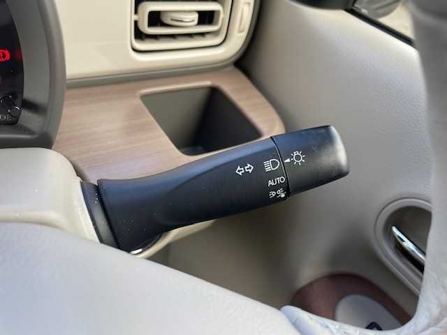 スズキ ラパン X 三重県 2023(令5)年 1万km テラコッタピンクメタリック/ソフトベージュ 2トーン メーカーオプション/・ソフトベージュルーフ/・ソフトベージュドアミラー/セーフティサポート/・デュアルカメラブレーキサポート/・誤発進抑制機能/・車線逸脱警報機能/・ふらつき警報機能/・先行車発進お知らせ機能/・後退時ブレーキサポート/・標識認識機能/・リアパーキングセンサー/・ハイビームアシスト/アイドリングストップシステム/エネチャージ/1オーナー/純正ディスプレイオーディオ/【Bluetooth/USB/スマホ連携】/バックカメラ/前後ドライブレコーダー/D/N席シートヒーター/オートライト/LEDヘッドランプ/155/65R14インチ純正AW/プッシュスタート/スマートキー/スペアキー/純正フロアマット