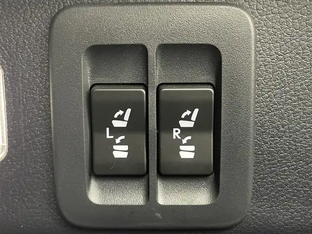 レクサス ＮＸ 300h Fスポーツ 道央・札幌 2019(令1)年 5.8万km ホワイトノーヴァガラスフレーク ・ワンオーナー/・サンルーフ/・４WD/・純正メモリーナビゲーション/　CD/DVD/フルセグ/SD/USB/AUX/Miracast/・全方位カメラ/・ビルトインETC2.0/・純正前方録画ドライブレコーダー/・１００V充電/・パワーバックドア/・PCS/・BSM/・PKSA/・PKSB/・RSA/・HUD/・横滑り防止装置/・LKA/・レザーシート/・前席シートヒーター/エアシート/・ステアリングヒーター/・電動格納リアシート/・LEDヘッドライト/・オートライト/・オートマチックハイビーム/・フロントフォグランプ/・前後コーナーセンサー/・レーダークルーズコントロール/・純正フロアマット/・純正AW18インチ/・スマートキー/・プッシュスタート/・MTモード付AT