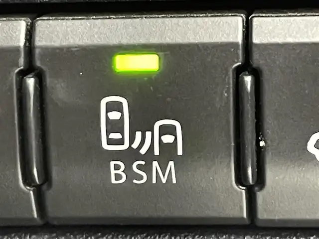 レクサス ＮＸ 300h Fスポーツ 道央・札幌 2019(令1)年 5.8万km ホワイトノーヴァガラスフレーク ・ワンオーナー/・サンルーフ/・４WD/・純正メモリーナビゲーション/　CD/DVD/フルセグ/SD/USB/AUX/Miracast/・全方位カメラ/・ビルトインETC2.0/・純正前方録画ドライブレコーダー/・１００V充電/・パワーバックドア/・PCS/・BSM/・PKSA/・PKSB/・RSA/・HUD/・横滑り防止装置/・LKA/・レザーシート/・前席シートヒーター/エアシート/・ステアリングヒーター/・電動格納リアシート/・LEDヘッドライト/・オートライト/・オートマチックハイビーム/・フロントフォグランプ/・前後コーナーセンサー/・レーダークルーズコントロール/・純正フロアマット/・純正AW18インチ/・スマートキー/・プッシュスタート/・MTモード付AT