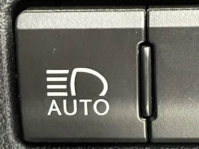 レクサス ＮＸ 300h Fスポーツ 道央・札幌 2019(令1)年 5.8万km ホワイトノーヴァガラスフレーク ・ワンオーナー/・サンルーフ/・４WD/・純正メモリーナビゲーション/　CD/DVD/フルセグ/SD/USB/AUX/Miracast/・全方位カメラ/・ビルトインETC2.0/・純正前方録画ドライブレコーダー/・１００V充電/・パワーバックドア/・PCS/・BSM/・PKSA/・PKSB/・RSA/・HUD/・横滑り防止装置/・LKA/・レザーシート/・前席シートヒーター/エアシート/・ステアリングヒーター/・電動格納リアシート/・LEDヘッドライト/・オートライト/・オートマチックハイビーム/・フロントフォグランプ/・前後コーナーセンサー/・レーダークルーズコントロール/・純正フロアマット/・純正AW18インチ/・スマートキー/・プッシュスタート/・MTモード付AT