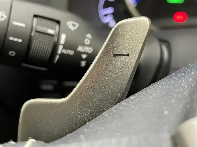 レクサス ＮＸ 300h Fスポーツ 道央・札幌 2019(令1)年 5.8万km ホワイトノーヴァガラスフレーク ・ワンオーナー/・サンルーフ/・４WD/・純正メモリーナビゲーション/　CD/DVD/フルセグ/SD/USB/AUX/Miracast/・全方位カメラ/・ビルトインETC2.0/・純正前方録画ドライブレコーダー/・１００V充電/・パワーバックドア/・PCS/・BSM/・PKSA/・PKSB/・RSA/・HUD/・横滑り防止装置/・LKA/・レザーシート/・前席シートヒーター/エアシート/・ステアリングヒーター/・電動格納リアシート/・LEDヘッドライト/・オートライト/・オートマチックハイビーム/・フロントフォグランプ/・前後コーナーセンサー/・レーダークルーズコントロール/・純正フロアマット/・純正AW18インチ/・スマートキー/・プッシュスタート/・MTモード付AT